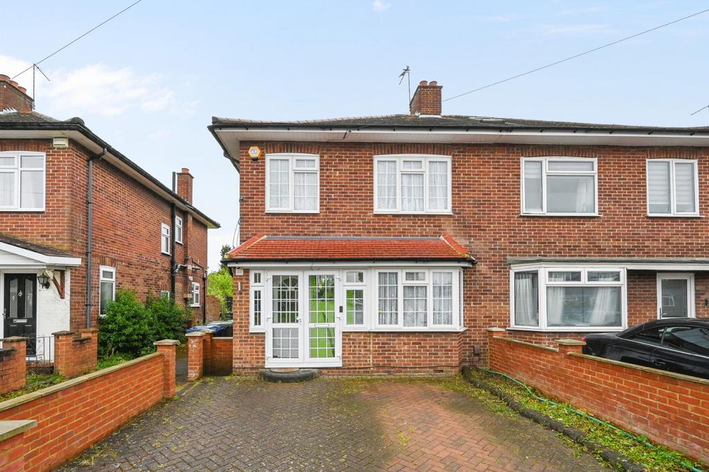 Townson Avenue Northolt Ub5 6pn 3 Bed Semi Detached House For Sale £