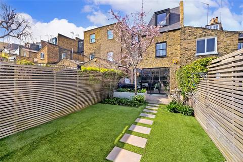 5 bedroom terraced house to rent, Tonsley Hill, London