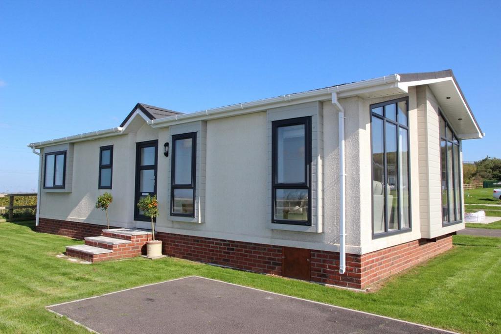 Fleet, Hampshire, GU52 2 bed park home for sale £360,000