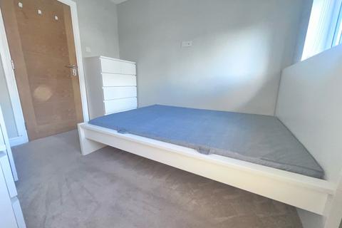 1 bedroom in a house share to rent, Belmont Road Erith DA8