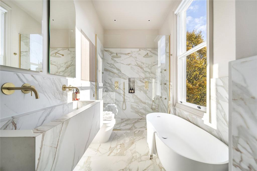 En-Suite Bathroom