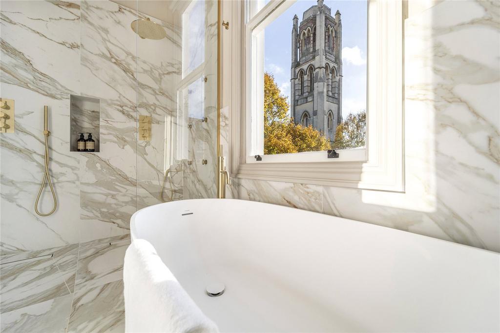 En-Suite Bathroom