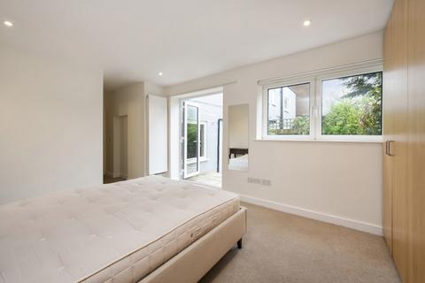 5 bedroom maisonette for sale, Oval Road, London