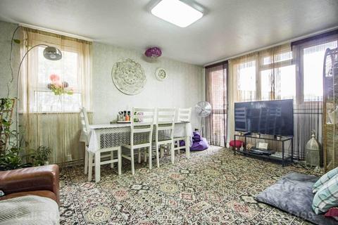 2 bedroom flat for sale, Grantham Road, Manor Park, E12