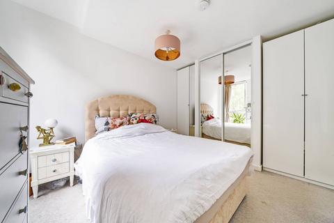 2 bedroom flat to rent, Amelia Street, Elephant and Castle, London, SE17