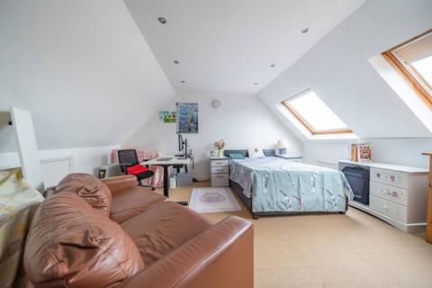 3 bedroom flat to rent, Fulham Palace Road, Fulham, London, W6