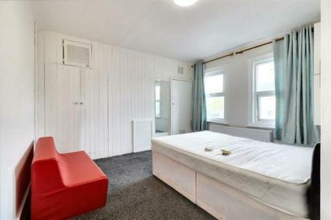 7 bedroom apartment to rent, High Street, Sutton, Surrey, SM1
