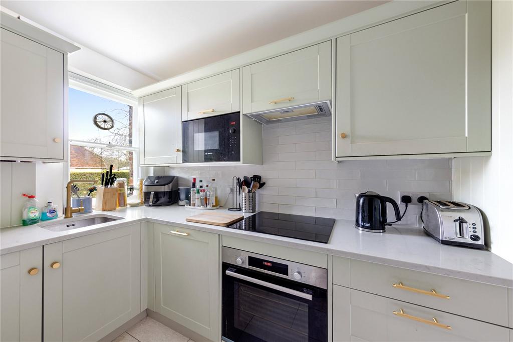 Cottage - Kitchen