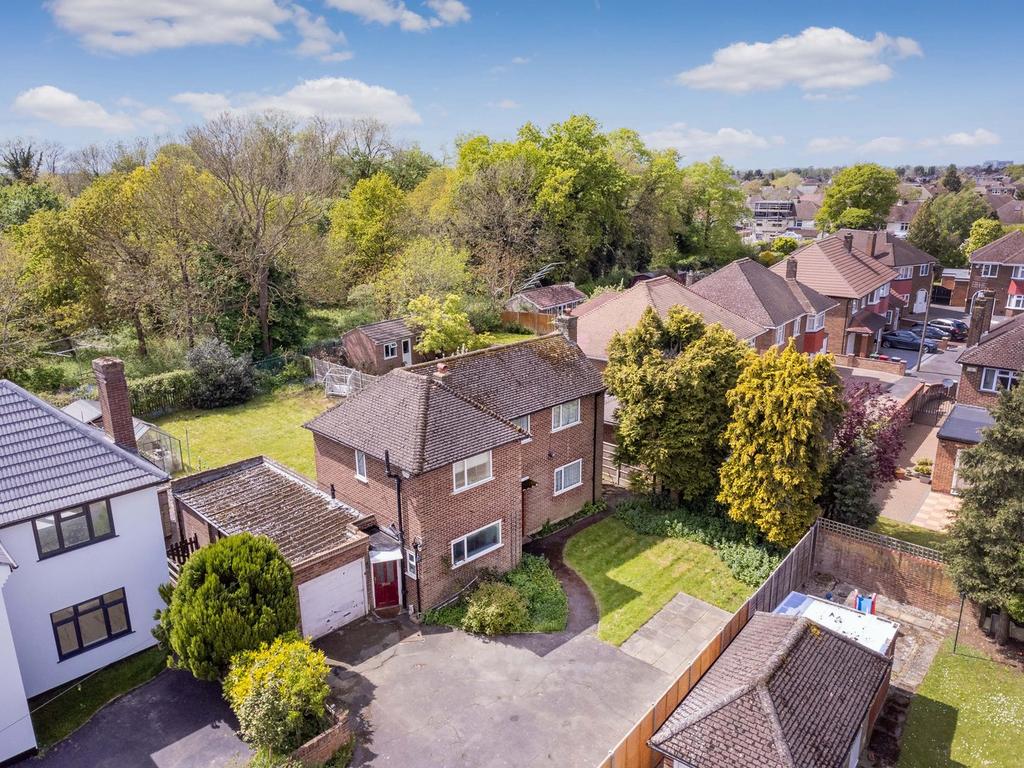 Radnor Way, Langley SL3 3 bed detached house for sale £895,000