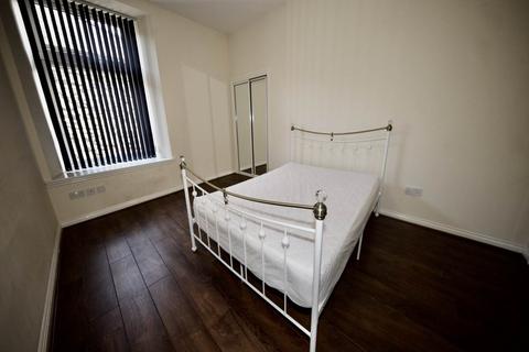 2 bedroom flat to rent, Gellatly Street, Dundee,