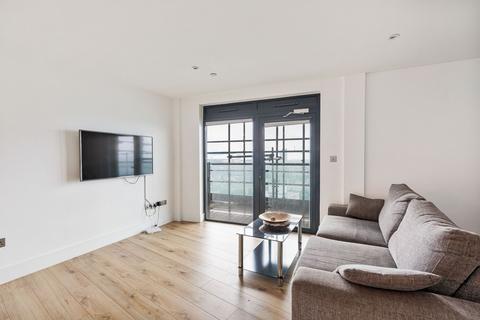 2 bedroom flat to rent, Parkview Apartments, London E14