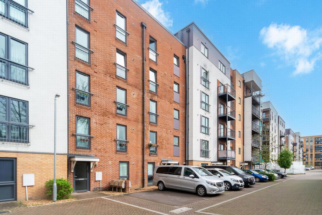 Fairthorn Road, London, SE7 1 bed flat to rent £1,600 pcm (£369 pw)