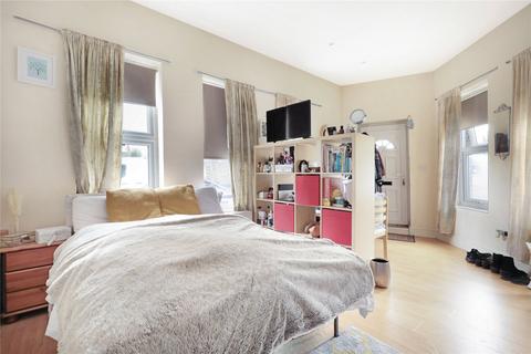 1 bedroom flat for sale, Havant Road, Walthamstow, London, E17