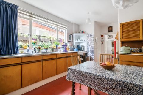 8 Layer Gardens, London, W3 9PR