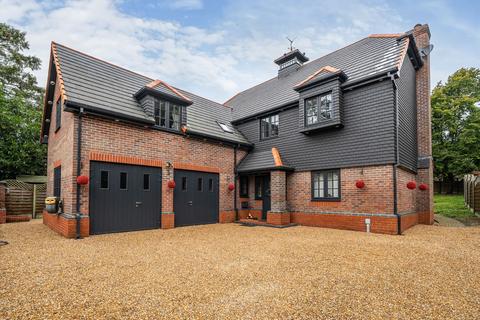 5 bedroom detached house for sale, Wildgoose Drive, Horsham, RH12