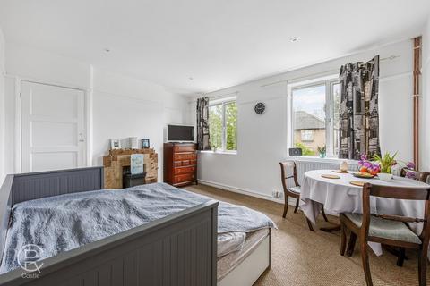 1 bedroom flat for sale, Gifford Gardens, Hanwell, London, W7