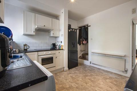 2 Acton Avenue, Nottingham, NG6 0AY