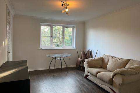 1 bedroom maisonette to rent, Lindley Road, Walton-on-Thames KT12