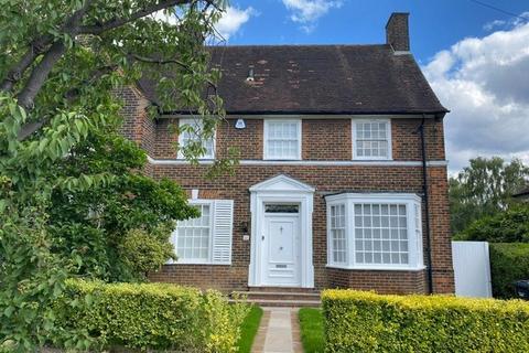 4 bedroom semi-detached house to rent, Gurney Drive,London,  N2