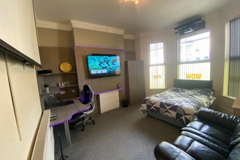 6 bedroom terraced house for sale, Auckland Avenue, Hull, HU6