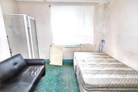 5 bedroom end of terrace house for sale, 74 Inkerman Street, Luton
