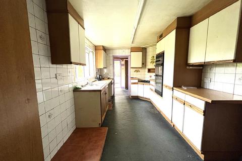3 bedroom detached house for sale, 20 Harborough Road, Desborough, Kettering