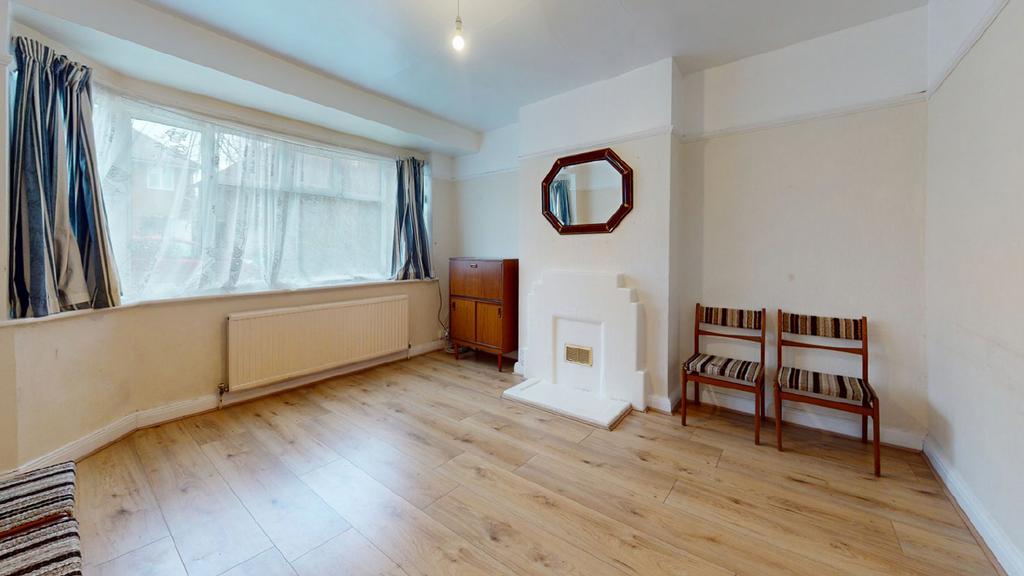 29 Connell Crescent, Ealing 2 bed £90,000