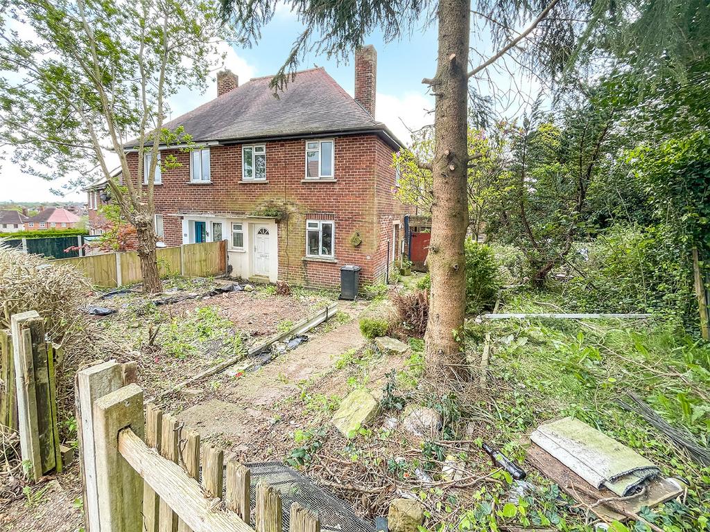 45 Beresford Drive, Ilkeston, Derbyshire 3 bed semidetached house £