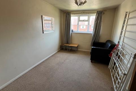 1 bedroom flat for sale, Chaucer Court, Wendover Road, Staines-upon-Thames, Surrey, TW18