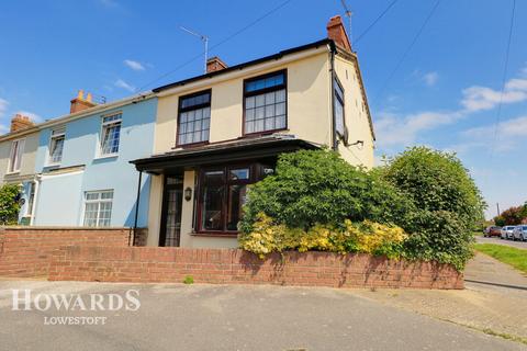 3 bedroom end of terrace house for sale, The Street, Blundeston