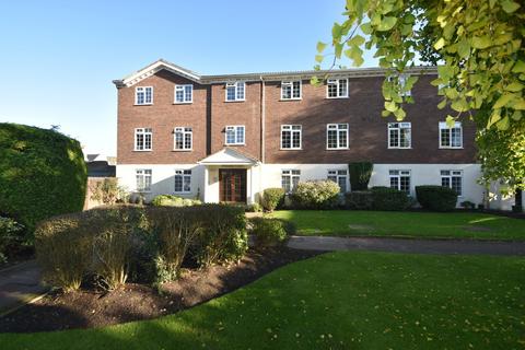 2 bedroom apartment for sale, Hillcrest Court, Weybridge, KT13