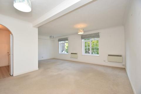 2 bedroom apartment for sale, Hillcrest Court, Weybridge, KT13