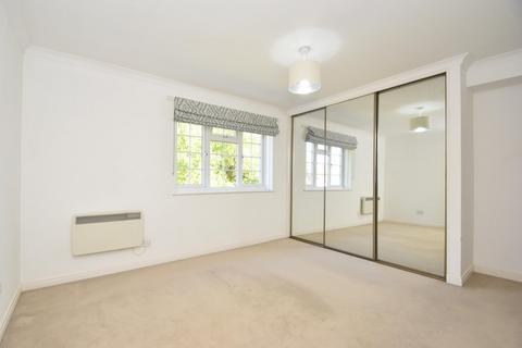 2 bedroom apartment for sale, Hillcrest Court, Weybridge, KT13