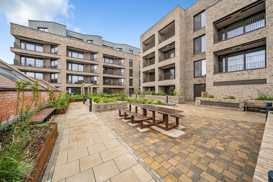 Dartmouth Avenue, Woking GU21 1 bed retirement property £950 pcm (£