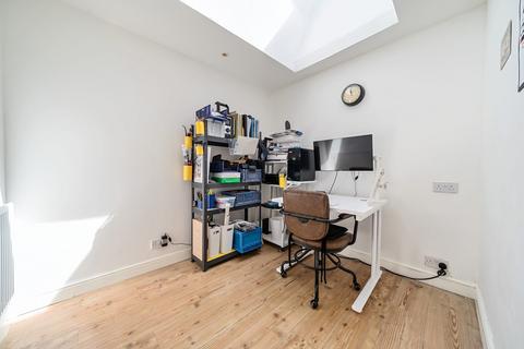 70 Montague Road, Uxbridge, UB8 1QN