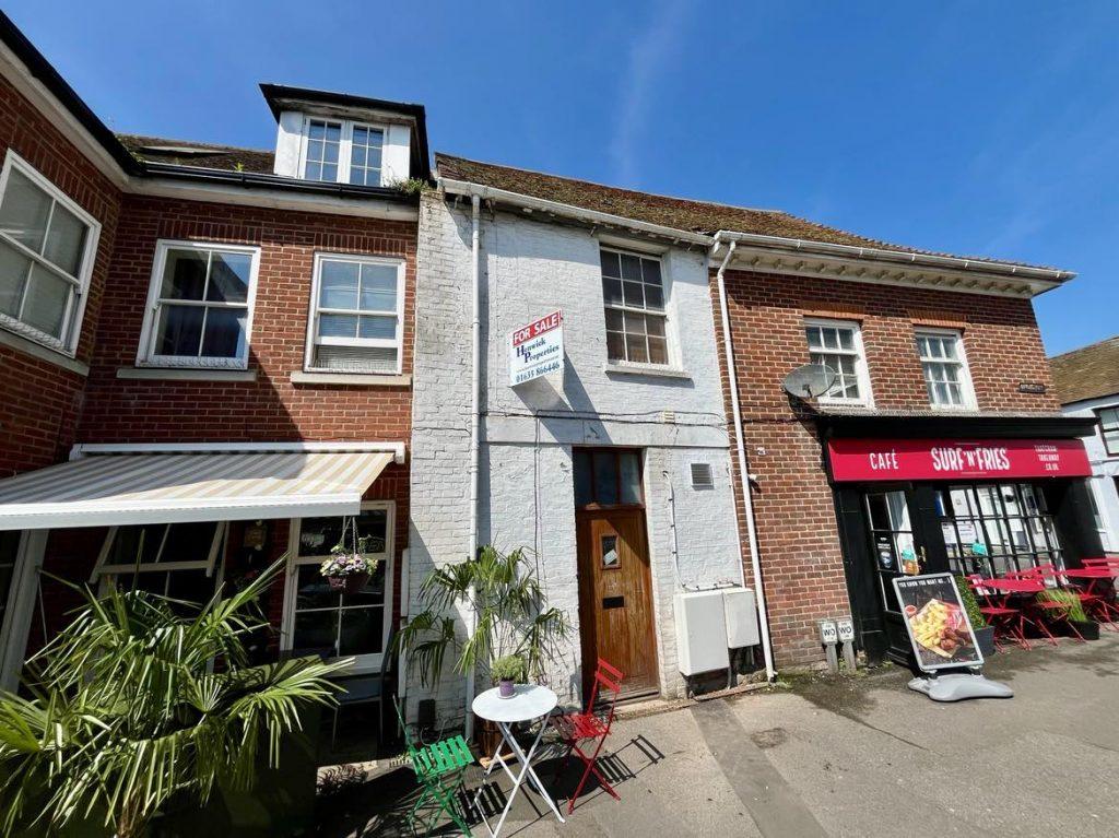 THE BROADWAY, THATCHAM RG19 2 bed flat - £1,100 pcm (£254 pw)