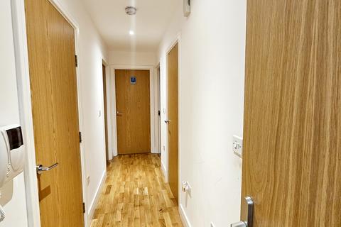 3 bedroom flat for sale, High Street, Hounslow TW3