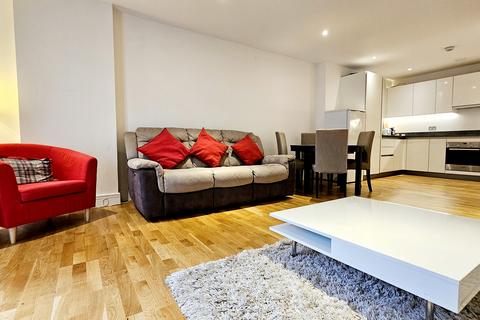 3 bedroom flat for sale, High Street, Hounslow TW3