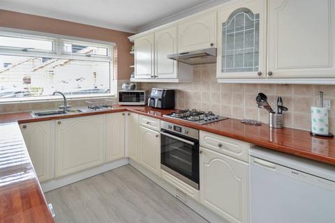 3 bedroom detached house for sale, Cranleigh Gardens, Whitstable