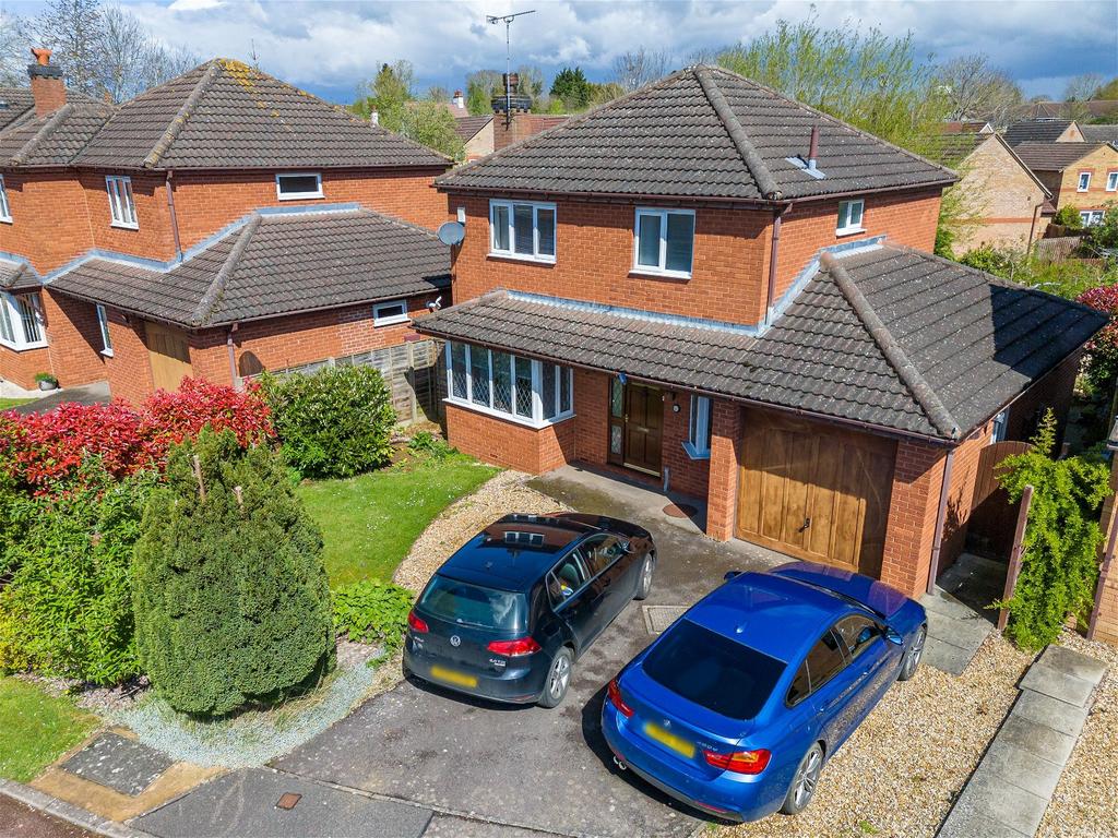 Coalport Close, Desborough NN14 3 bed detached house for sale £325,000