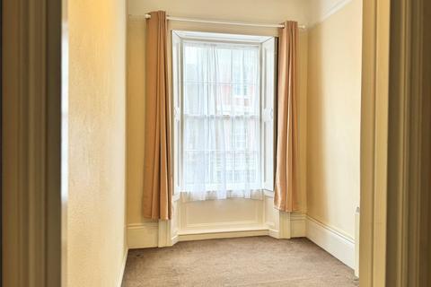 4 bedroom apartment to rent, West Street, Farnham, Surrey, GU9
