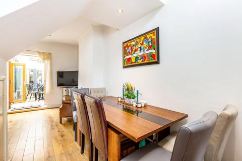3 bedroom house to rent, Orbain Road London SW6