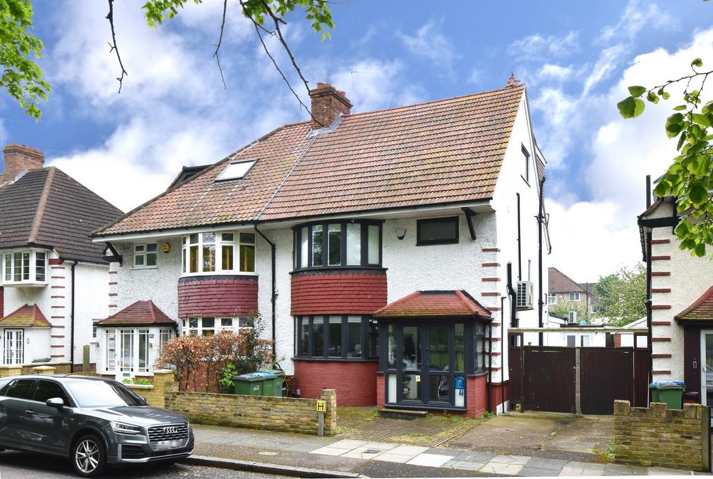 Canberra Road, Charlton, SE7 3 bed semidetached house to rent £3,200