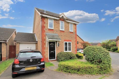 3 bedroom detached house to rent, Bunyan Close, Norwich NR7
