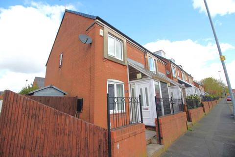 2 bedroom semi-detached house to rent, Prince Charlie Street, Oldham, OL1