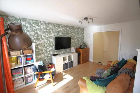 2 bedroom semi-detached house to rent, Prince Charlie Street, Oldham, OL1