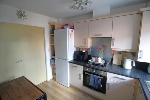 2 bedroom semi-detached house to rent, Prince Charlie Street, Oldham, OL1