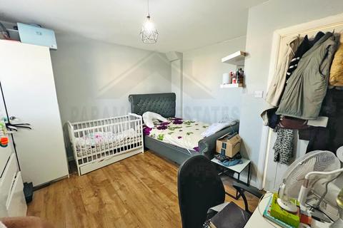 1 bedroom maisonette for sale, Blithbury Road, Dagenham RM9