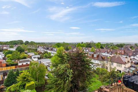 2 bedroom flat for sale, Vinny Court, High Road, N12