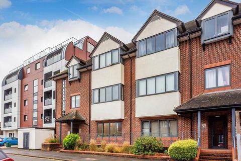 1 bedroom apartment to rent, Lavender Park Road, West Byfleet KT14